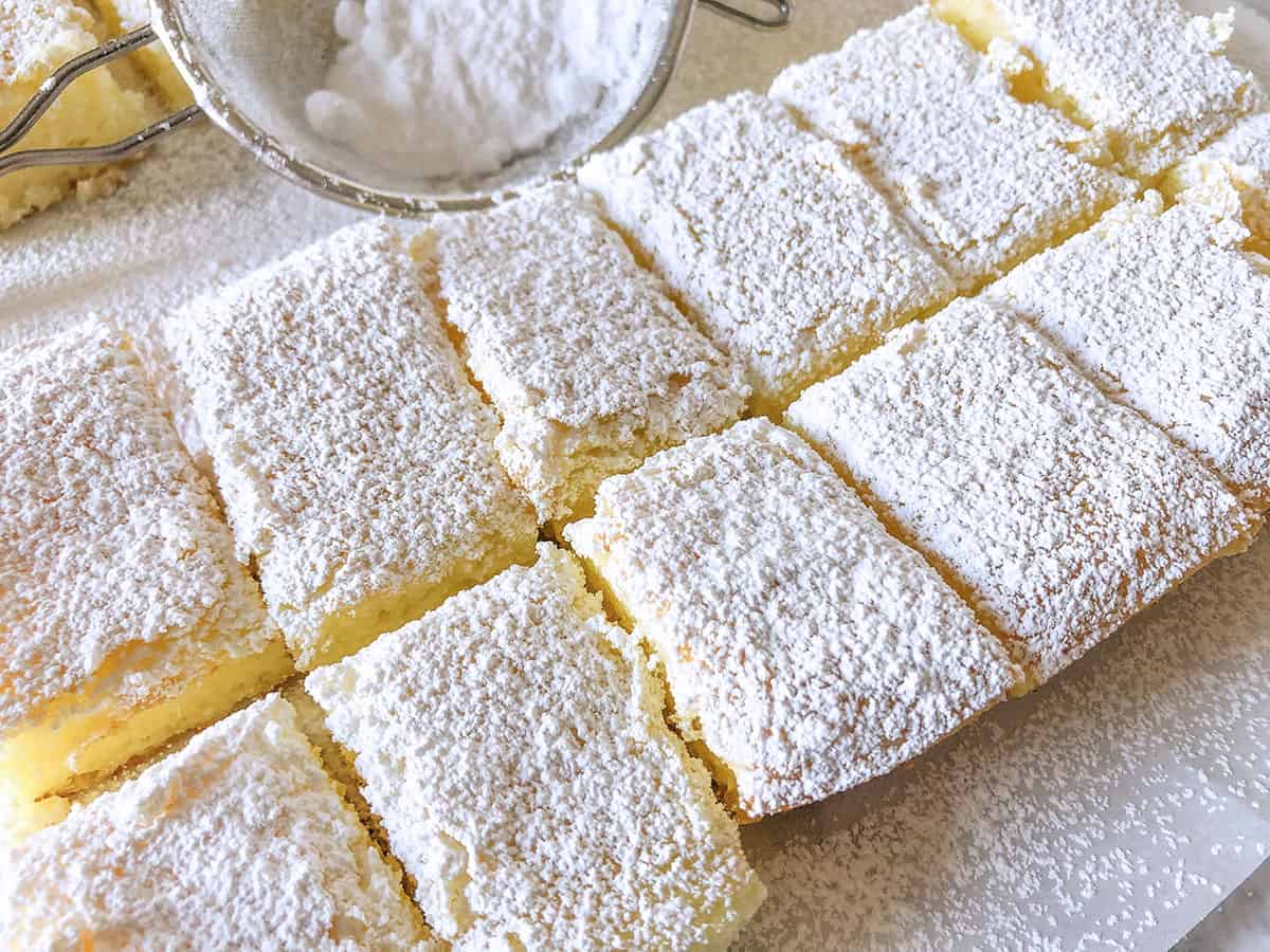 Lemon bas with powdered sugar dusted over the top. 