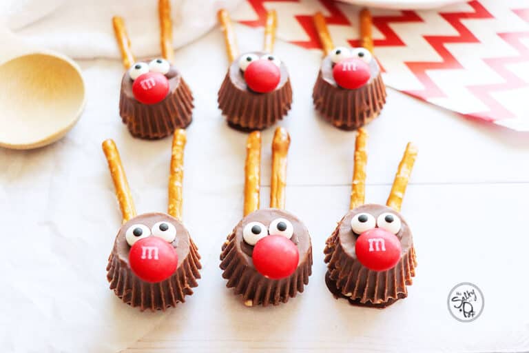 Adorable 5 Ingredient Chocolate Rudolph Candy