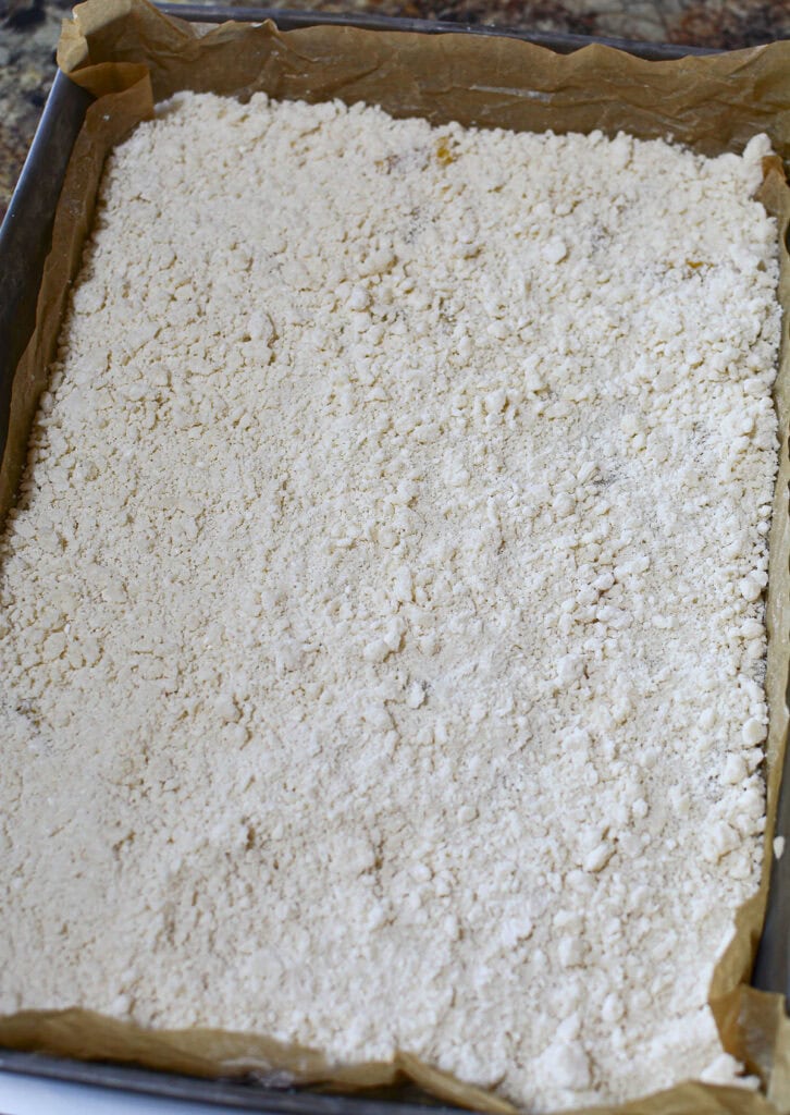 The cake mix sprinkled on top of the peaches, ready to bake. 