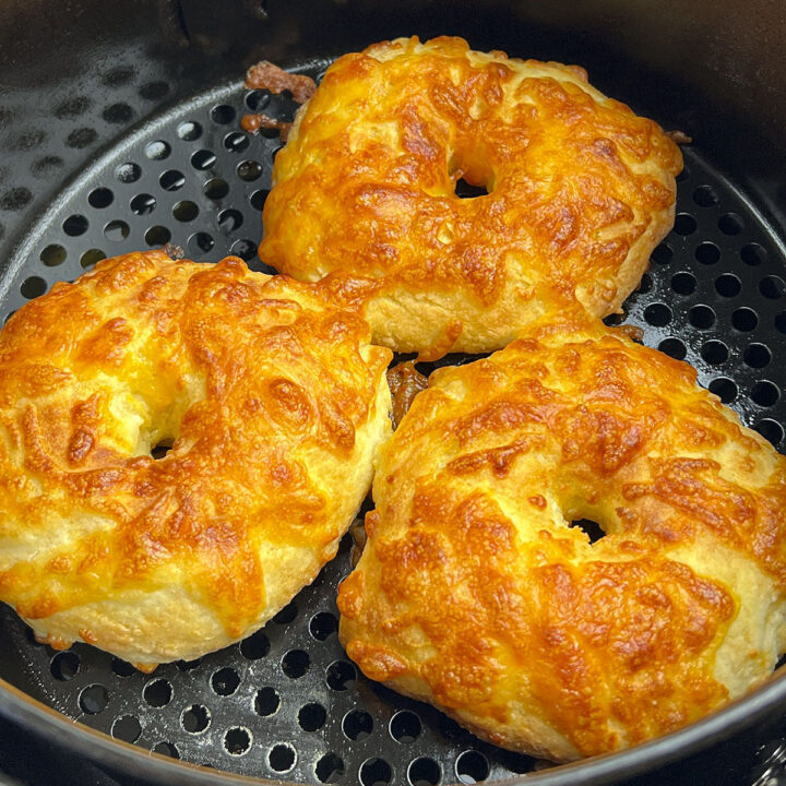 3 ingredient Air fryer cheddar bagels square image