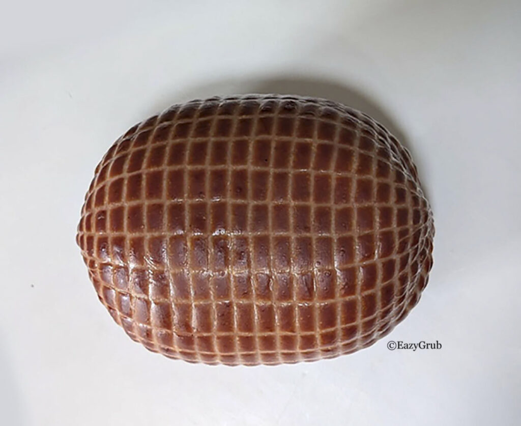 Boneless ham ready to slice.