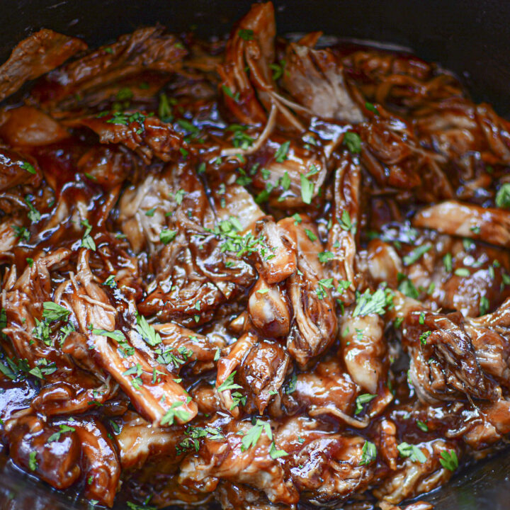 2 ingredient crock pot bbq pork featured image.