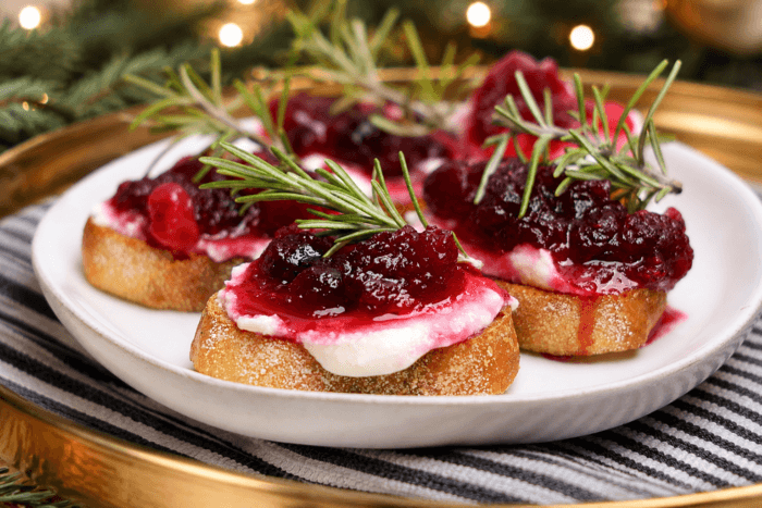 Cranberry ricotta crostini featured image.